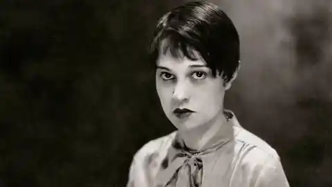 Imagen 1 de Anita Loos, la guionista estrella del primer Hollywood que triunfó con ‘Los caballeros las prefieren rubias’
