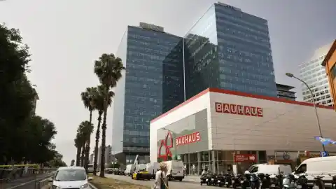 Imagen 1 de Barcelona desatasca al fin la reforma del vetusto paseo de la Zona Franca