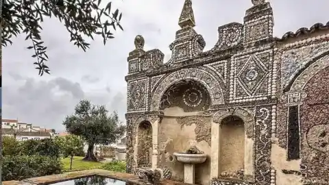 Imagen 1 de La capilla portuguesa forrada con miles de conchas procedentes de mares de todo el mundo