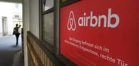 Imagen 1 de Consumo multa a Airbnb con 64 millones por permitir anuncios de viviendas turísticas sin licencia