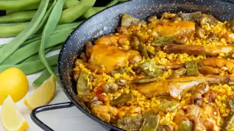 Imagen 1 de Demuestra cuánto sabes sobre la paella: ¿adivinarías los ingredientes exactos de la receta tradicional?