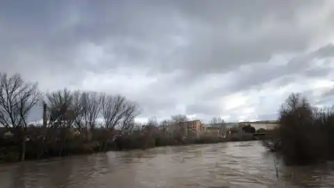 Imagen 1 de Riesgo de crecidas en los cauces del Ebro en Tarragona, Huesca, Teruel y Castellón por la intensa lluvia