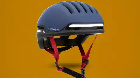 Imagen 1 de En patinete o en bici: este casco es un seguro y tiene hasta luz de freno para tus desplazamientos
