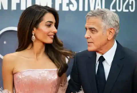 Imagen 1 de George Clooney no besará a más mujeres en pantalla tras reflexionar con su mujer, Amal: “Intento seguir los pasos de Paul Newman”