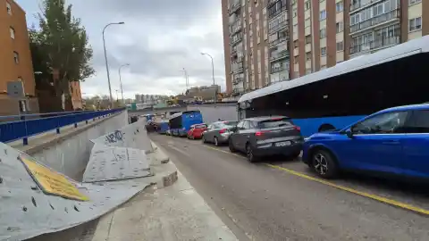 Imagen 1 de La obra en la A-5 corta este martes el túnel de los Yébenes y habilita un paso con semáforo para peatones