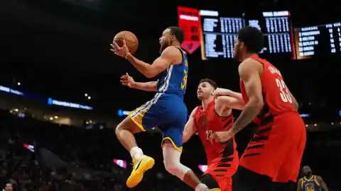 Imagen 1 de Stephen Curry deja atrás a Michael Jordan tras una nueva exhibición personal