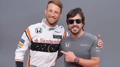 Imagen 1 de Button anima a Alonso a que se retire y tenga hijos: "Me gustaría verlo con un montón de pequeños Fernando corriendo"