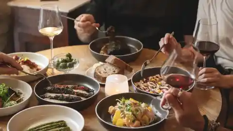 Imagen 1 de Vinos naturales y cocina personal con acento italiano: el nuevo refugio gastronómico del barrio de Las Letras que tienes que visitar