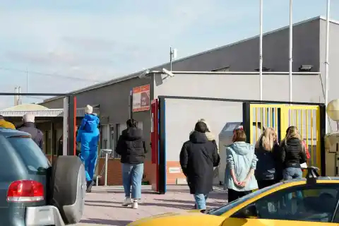 Imagen 1 de La extrema derecha empuja a las autonomías del PP a eliminar de las escuelas un programa de enseñanza del árabe creado por Rajoy