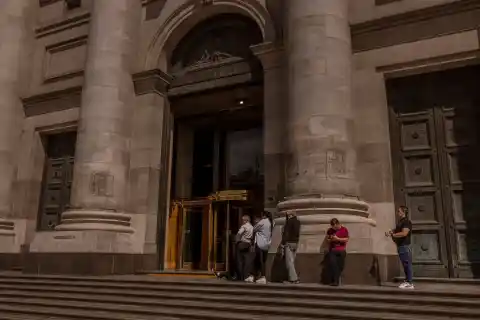 Imagen 1 de El Gobierno de Milei cambia la estrategia cambiaria para acumular reservas