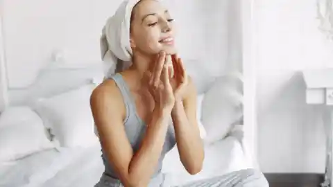 Imagen 1 de Foreo rebaja 140 euros el 'pack' perfecto para regalar con dispositivo y mascarillas incluidas