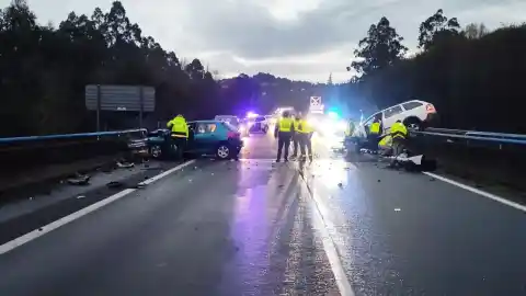Imagen 1 de Un accidente con seis vehículos implicados en Boiro (A Coruña) se salda con cuatro personas heridas