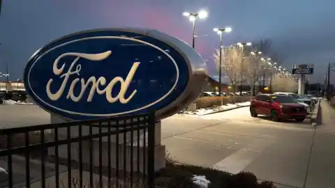 Imagen 1 de Ford da marcha atrás con los eléctricos y sufre un impacto de 20.000 millones