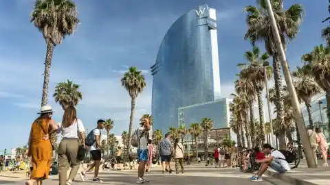 Imagen 1 de La Barceloneta es el barrio más gentrificado de España, según un estudio de la UAB
