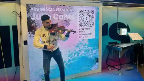 Imagen 1 de TMB habilita espacios para hacer aportaciones vía Bizum a los músicos del Metro en el transbordo de Passeig de Gràcia