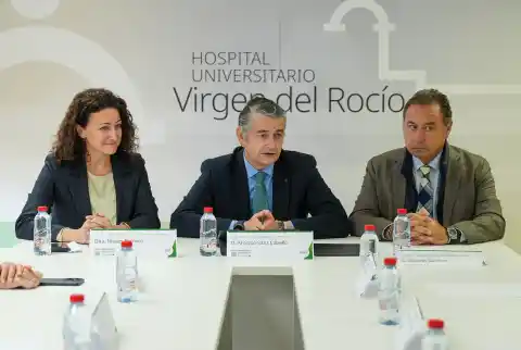 Imagen 1 de El Hospital Virgen del Rocío reconoce haber pagado sobresueldos irregulares a coordinadores sanitarios, pero evita reclamar su devolución