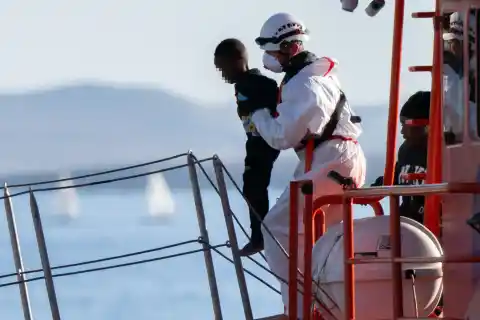 Imagen 1 de El Gobierno aprueba la transferencia de 100 millones para atender a los menores migrantes de Canarias