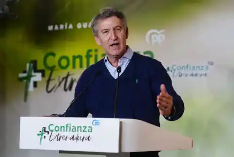 Imagen 1 de Feijóo admite que la mayoría absoluta es casi inalcanzable en Extremadura y que el PP dependerá de Vox