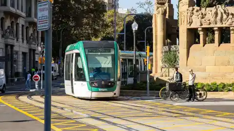 Imagen 1 de Cae el servicio en la T1, T2 y T3 del TRAM en Barcelona, pero se descarta que sean las intensas precipitaciones