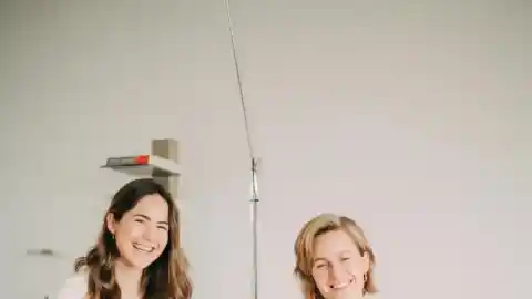 Imagen 1 de Alba y Sofía Atienza, divulgadoras del vino: “No estropeas un vino por enfriarlo de más ni por beberlo en vaso; el sabor que percibes puede ser diferente, pero la mayoría de la gente no lo nota”