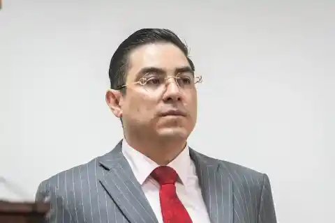 Imagen 1 de Aduanas cesa a Alex Tonatiuh Márquez, su cuestionado encargado de combate a la corrupción