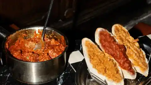 Imagen 1 de Guisos de la abuela en pan de masa madre: el puesto de un mercado que homenajea a su manera las recetas típicas