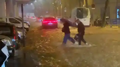 Imagen 1 de Las impresionantes imágenes del temporal de lluvia y las inundaciones que han anegado Badalona