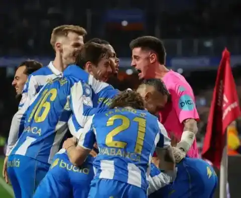 Imagen 1 de El debutante y juvenil Noé Carrillo da el pase al Deportivo ante el Mallorca