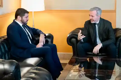 Imagen 1 de Aragón enmienda la plana a Valencia: el PP mide a Vox con distinta vara según el territorio