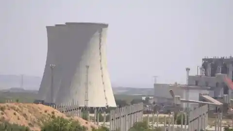 Imagen 1 de Andorra, en Teruel, la reconversión que no llega