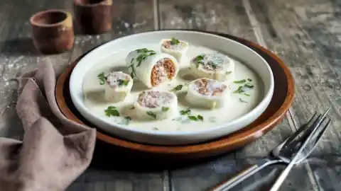 Imagen 1 de Rellena y hornea calamares con carne y sofrito mediterráneo