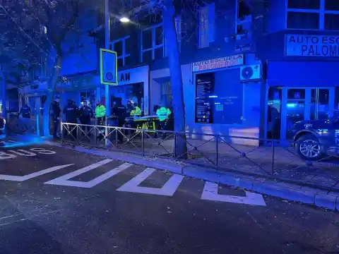 Imagen 1 de Muere una mujer de 49 años apuñalada por su hijo en Madrid