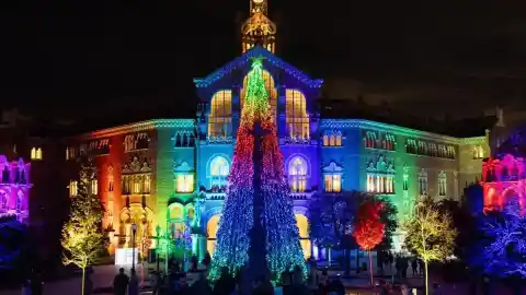 Imagen 1 de Els Llums de Sant Pau celebra su aniversario transformando la Navidad en Barcelona