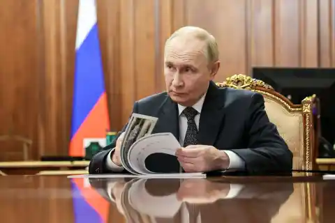 Imagen 1 de Putin considera que Occidente reacciona con “histeria” por instar a prepararse para la guerra contra Rusia