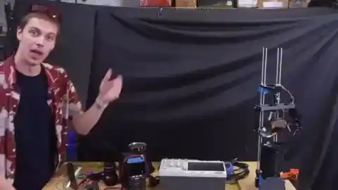 Imagen 1 de Un 'youtuber' capta en vídeo la velocidad de la luz: "Para que funcionase solo podía grabar un píxel"