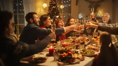 Imagen 1 de Mesas extensibles y sillas plegables para no dejar a nadie fuera de la mesa esta Navidad