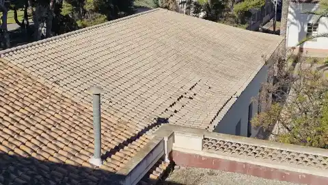 Imagen 1 de La Universidad de Alicante adopta medidas preventivas en varios de sus edificios tras detectar daños en los tejados