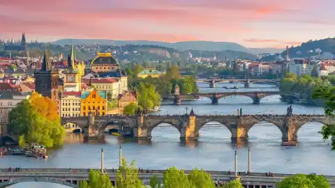 Imagen 1 de Un recorrido por la Praga del nuevo libro de Dan Brown: de los lugares clásicos a los espacios poco conocidos