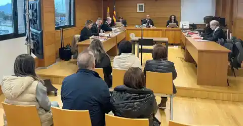 Imagen 1 de La Fiscalía sostiene que el tío Toni era un “depredador sexual sin escrúpulos” que se valió de la ayuda de un “grupo de mujeres”