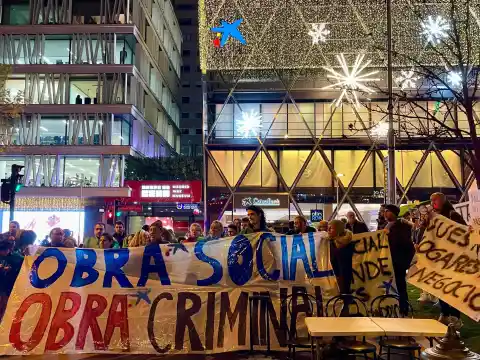 Imagen 1 de 60 familias denuncian a la Fundación la Caixa por los “desahucios silenciosos” en varios bloques de vivienda social de Madrid