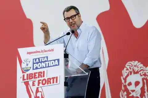 Imagen 1 de El Supremo italiano absuelve definitivamente a Salvini por impedir el desembarco de migrantes del barco ‘Open Arms’