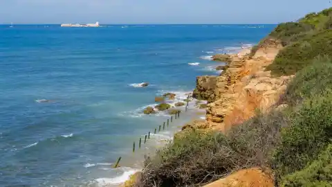 Imagen 1 de Hallan el cuerpo sin vida de una hombre en una playa de Chiclana de la Frontera