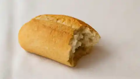 Imagen 1 de ¿De dónde surge llamar 'mendrugo' al pedazo de pan duro o desechado?