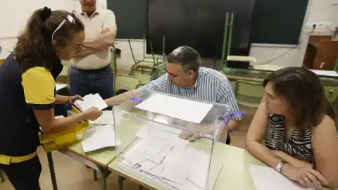 Imagen 1 de La Guardia Civil investiga un posible robo de votos por correo a tres días de las elecciones en Extremadura