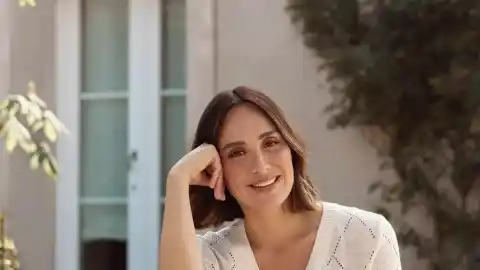 Imagen 1 de Así es el elegante árbol de Navidad de Tamara Falcó: clásico, estiloso y con toques muy originales