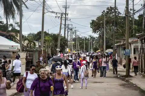 Imagen 1 de Cubanos aguardan un milagro ante el avance del dengue y el chikungunya