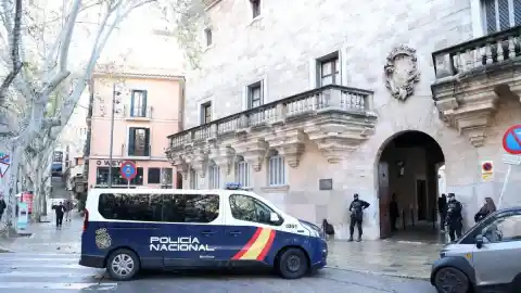 Imagen 1 de Casinos, joyas y una urbanización fantasma: la vida de lujo en Mallorca que acaba con 14 años de cárcel