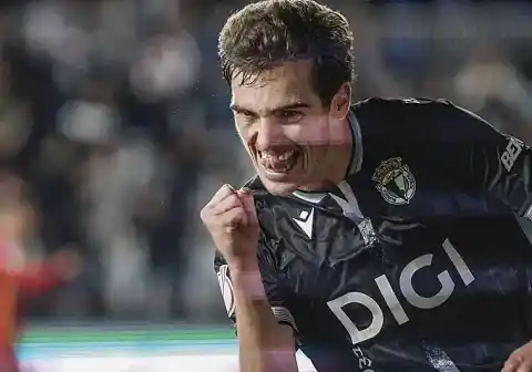 Imagen 1 de Patinazo fatal del Getafe en Burgos y angustioso triunfo del Athletic sobre el barro