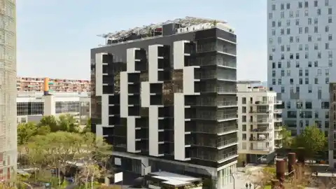 Imagen 1 de Un grupo de inversores suizos y estadounidenses compran el hotel The Hoxton de Barcelona a Norlake