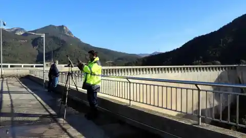 Imagen 1 de La Agencia Catalana del Agua realiza una prueba de 12 sirenas de emergencia en la presa de la Baells